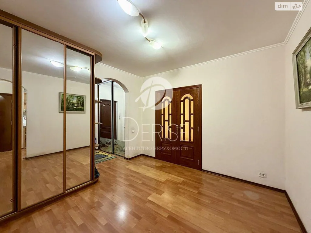 Квартира · 3 кімн · Дарницький