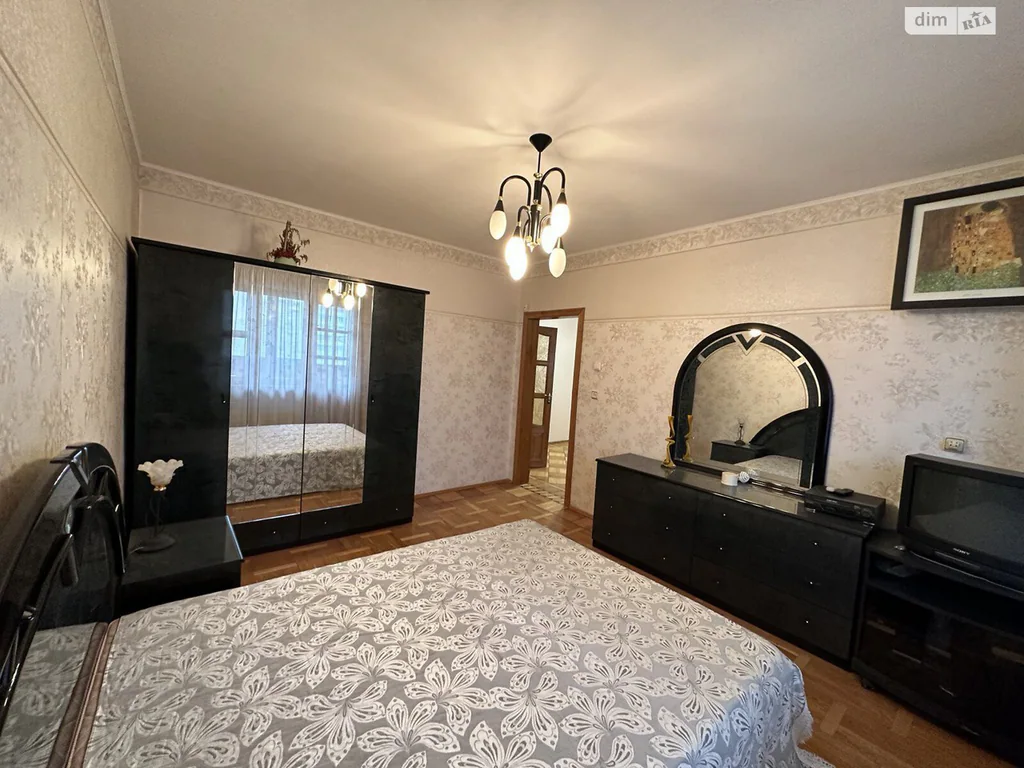 Квартира · 3 кімн · Дарницький