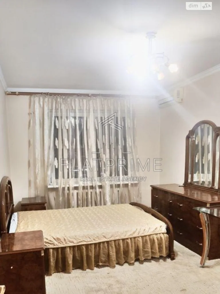 Квартира · 3 кімн · Виноградар