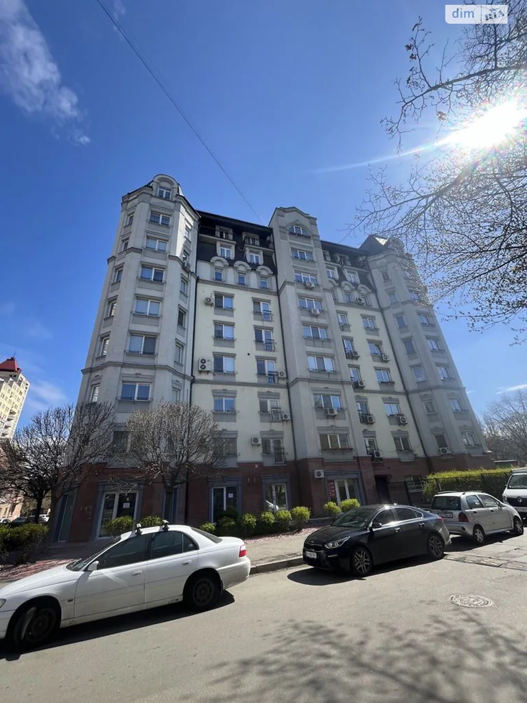 Квартира · 4 кімн · Подільський